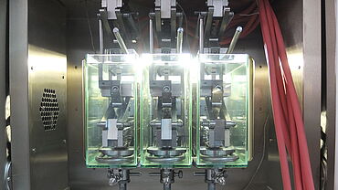 Kappa Multistation 3x 10 kN s lázní s médiem na míru dle požadavků zákazníka